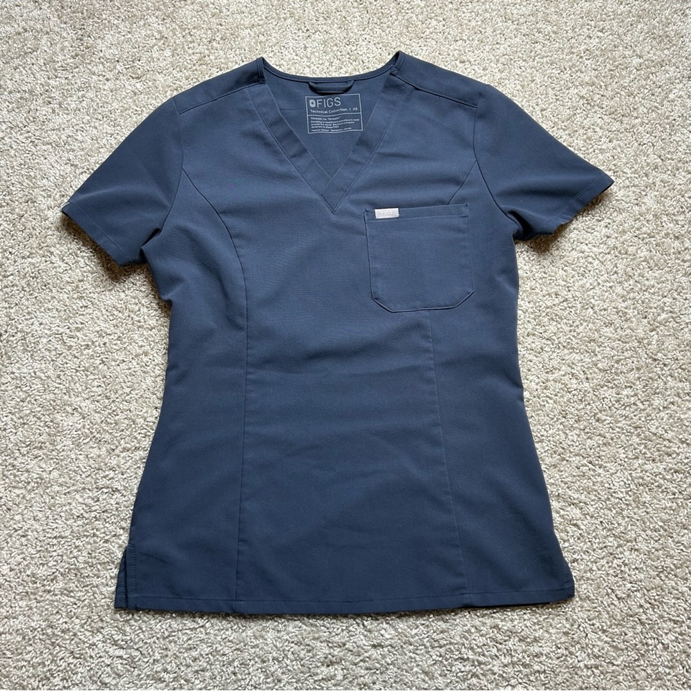 FIGS Slim Catarina™ One-Pocket Scrub Top